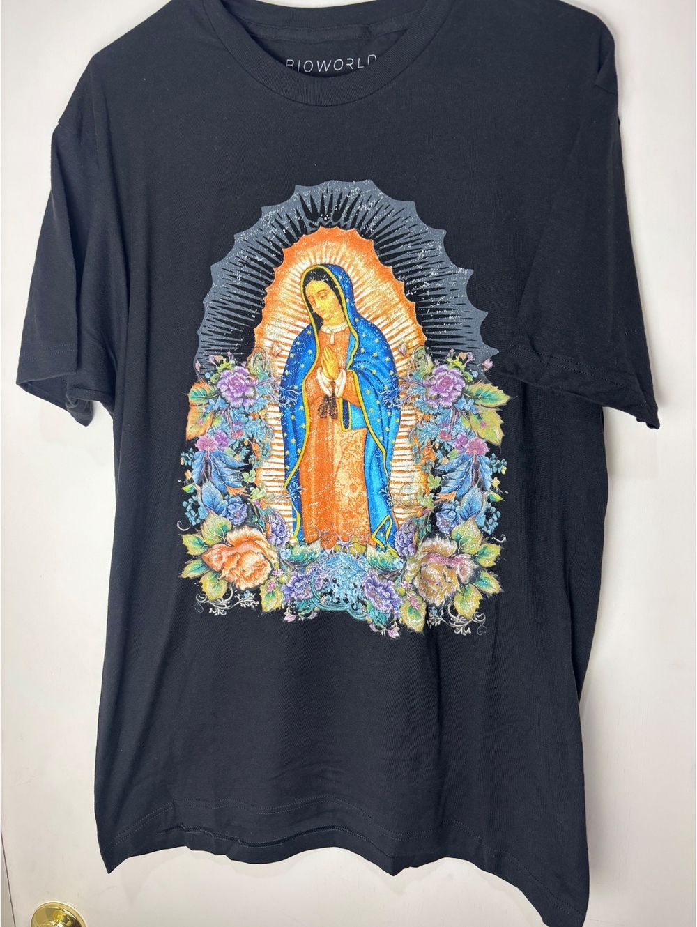 Our Lady Guadalupe Virgen Mary Floral Graphic T Shirt Large NWOT Bioworld